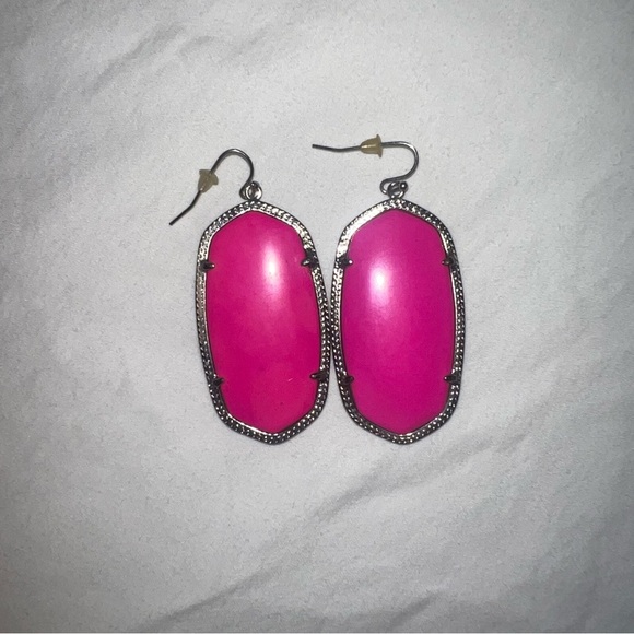 Kendra Scott DANIELLE EARRINGS hot pink with silver metal - Picture 2 of 4